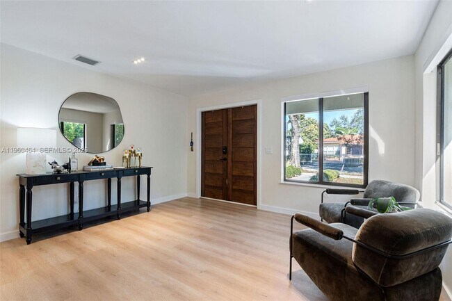 Building Photo - 6246 SW 10th St