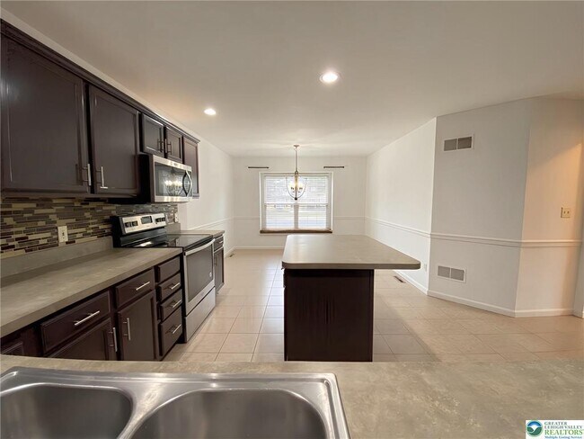 Building Photo - 2150 Rolling Meadow Dr
