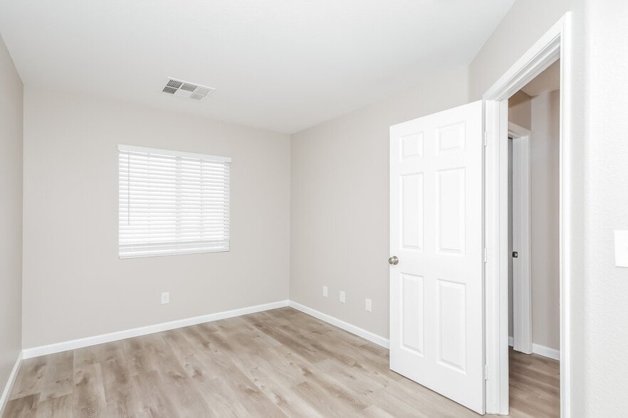 Building Photo - 5224 Mineral Lake Dr