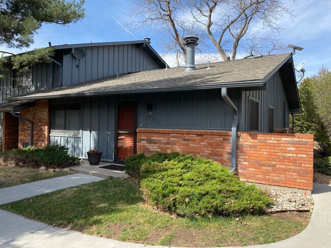 Building Photo - 2 Bedroom 1 Bath Condo Available in Resort-Style Living in Adriel Hills!