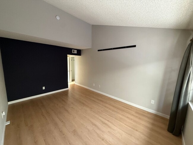 Building Photo - Newly Renovated Home on a Quiet Cul-de-Sac – Available Now