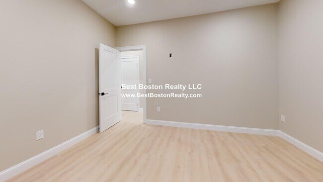 Building Photo - 231 Highland Ave