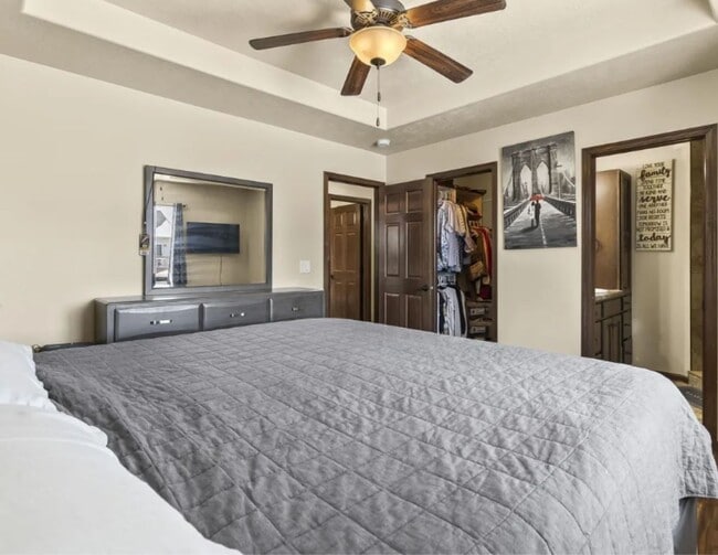Building Photo - Move-In Ready 2 Bed, 2 Bath Home with 3-Car Garage – Sioux Falls Living at Its Best