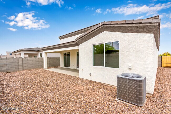 Building Photo - 949 E Desert Ln