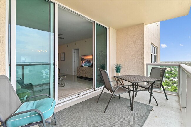 Building Photo - 2650 Lake Shore Dr