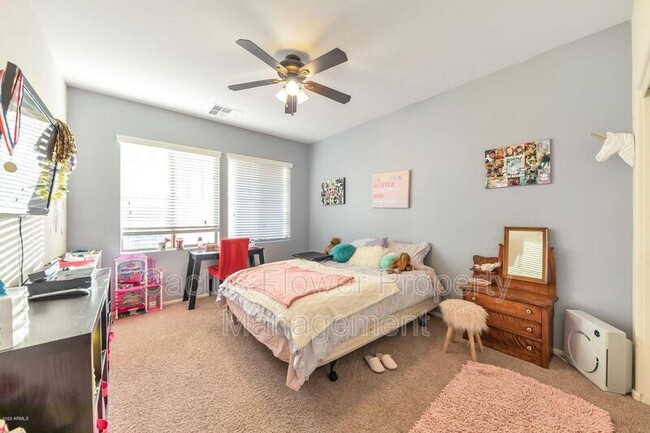 Building Photo - 4745 S Southwind Dr
