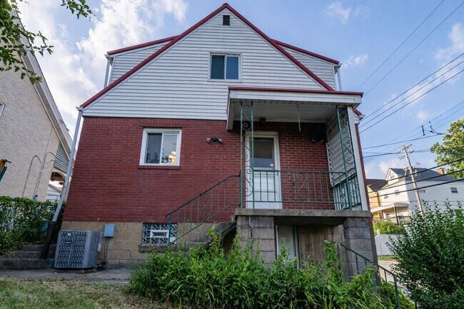 Building Photo - 448 Eureka St