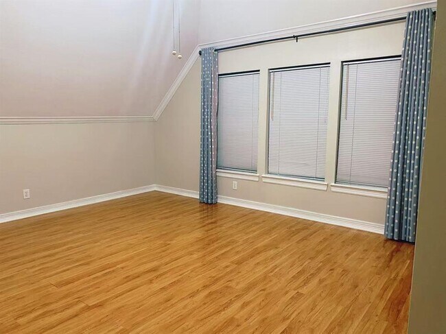Building Photo - 4807 Whitby Cir