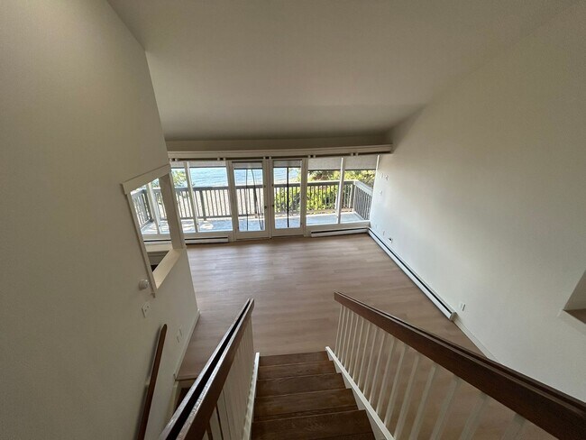 Building Photo - 2 Bedrooms on the Beach, W/D in Unit, Incr...