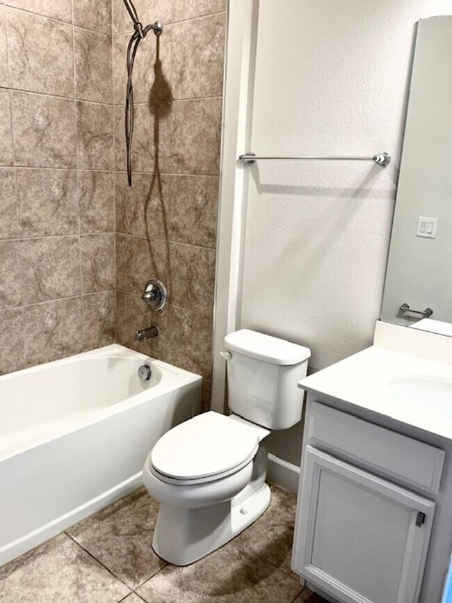 Building Photo - Open concept home offering four bedrooms, three baths, a two car garage and open lanai.