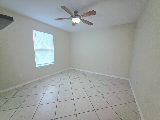 Building Photo - 3/2 Cul-de-Sac Home with Huge Fenced Yard ...