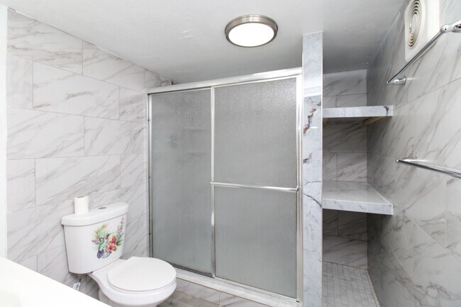 Building Photo - ANNUAL UNFURNISHED ** Wiggins Pass West **...