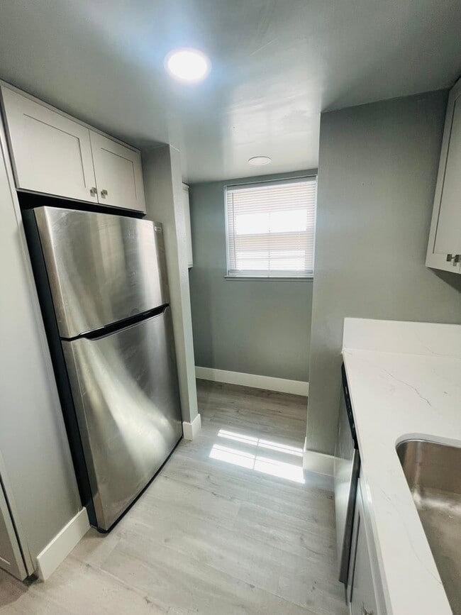 Building Photo - Completely Renovated 2-Bed/1.5 Bath Condo ...