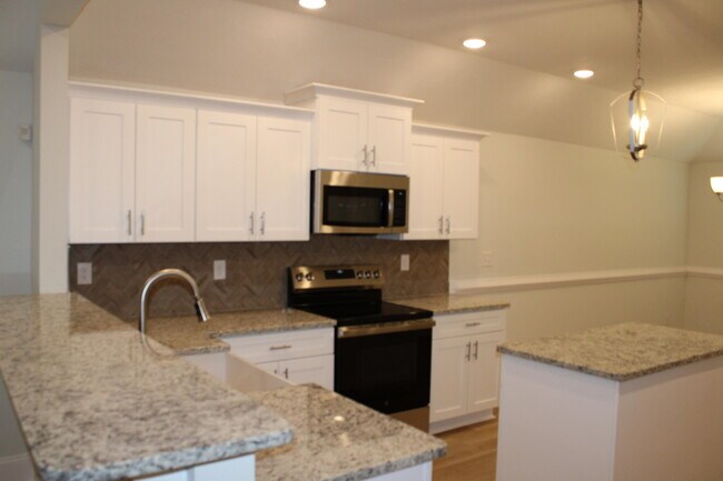 Building Photo - 921 Holbrook Dr