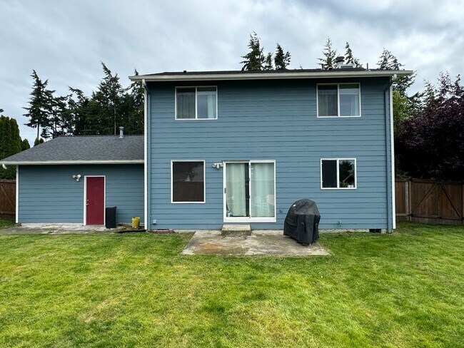Building Photo - Lovely 3 Bedroom Home Close to Parks and Schools