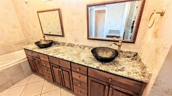 Building Photo - 124 Turquoise Ln