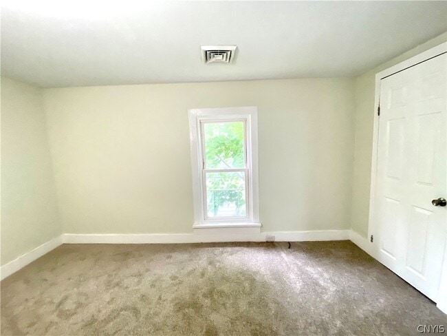 Building Photo - 17 Florence St