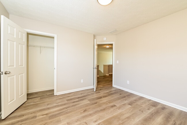 Building Photo - 313 Sarasota Ln