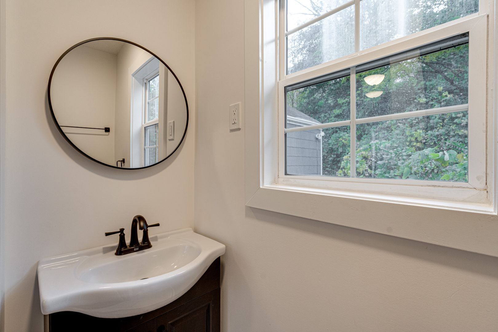 Building Photo - 203 N Seminole Dr