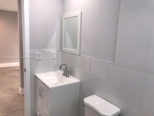 Building Photo - 1221 SW 76th Ct