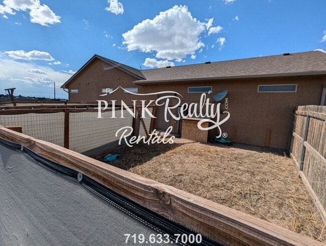 Building Photo - 1325 N Challenger Pl