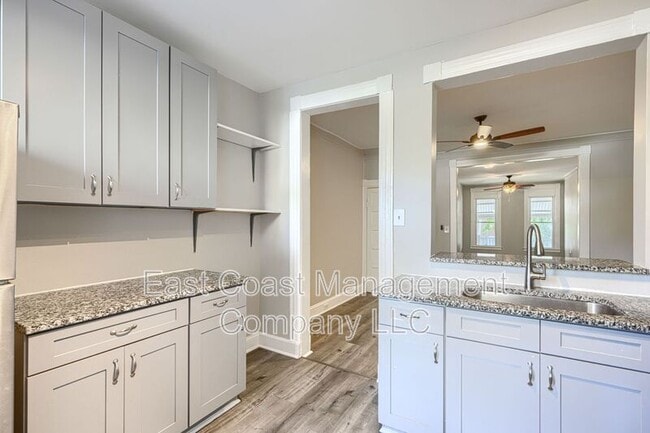 Building Photo - 1530 N Rosedale St