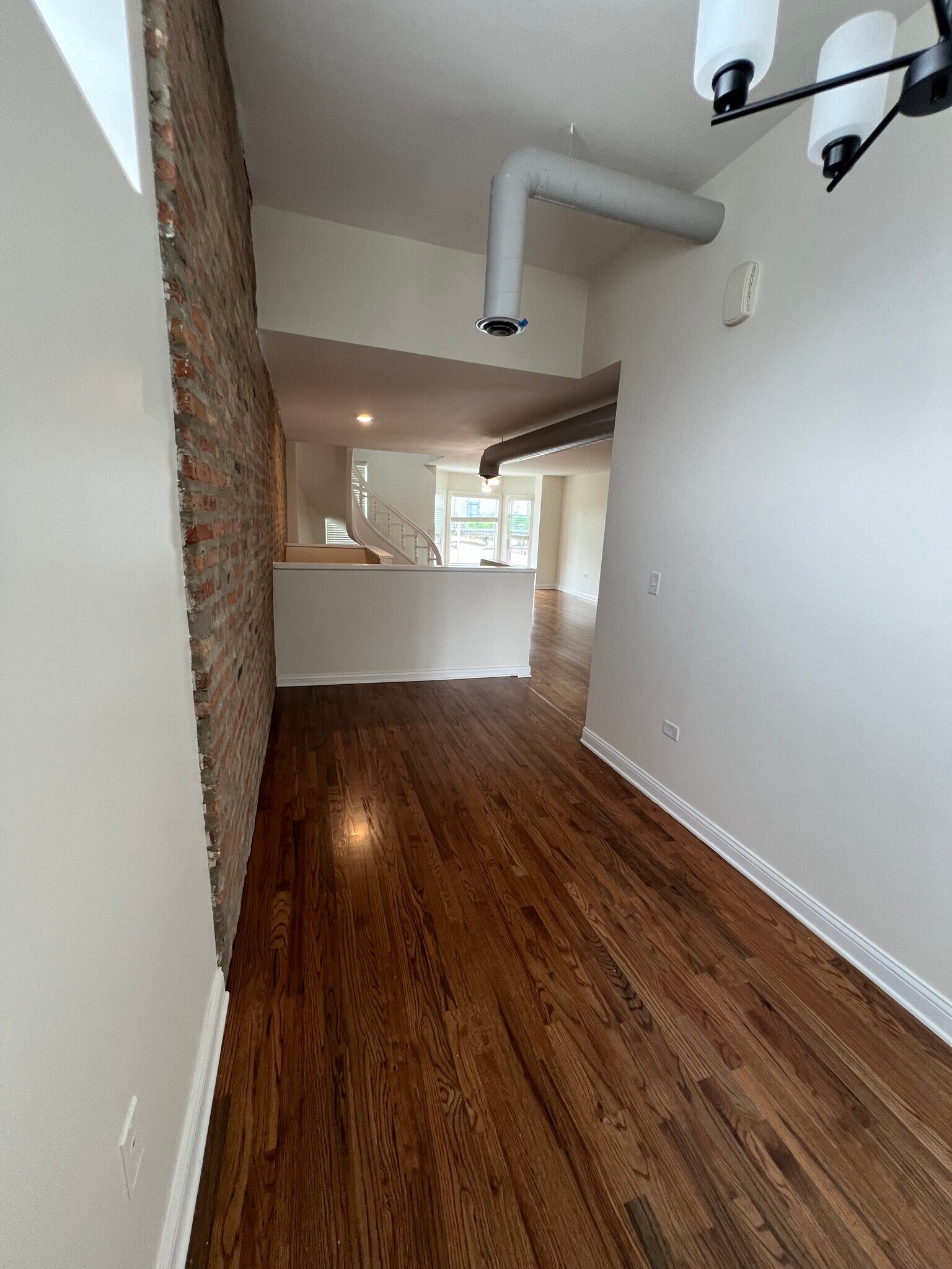 Building Photo - 119 S Paulina St