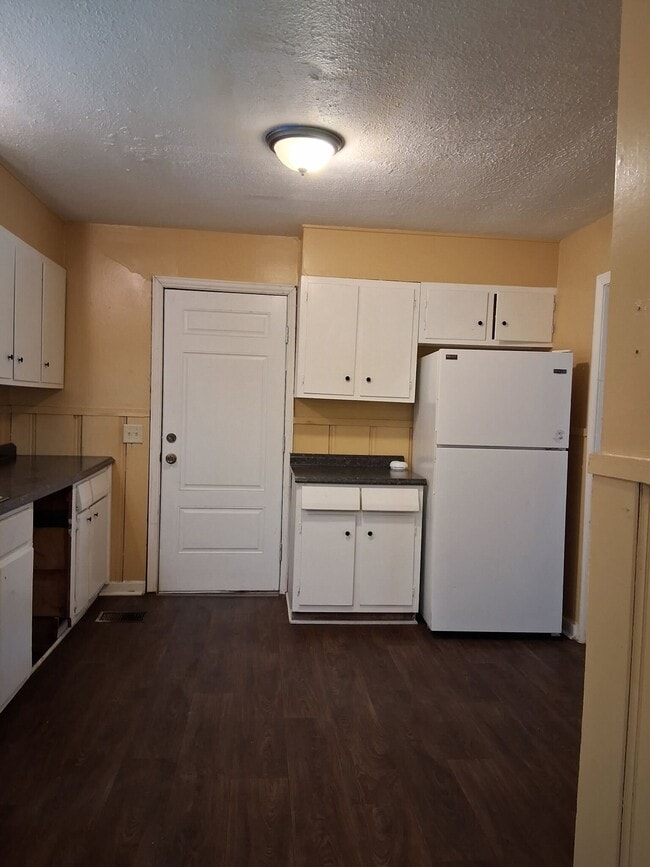 Building Photo - 1215 Tara Rd