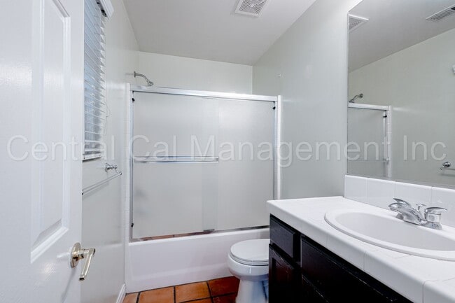 Building Photo - 3 Bedroom/2 Bath Home with Solar in the Desired Southwest - $2450 per Month!