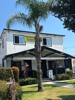 Building Photo - 1581 1/2 W 36th Pl