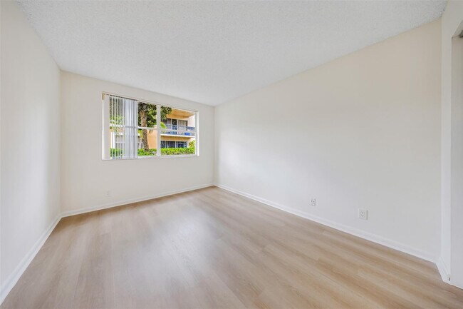 Building Photo - 8977 Wiles Rd