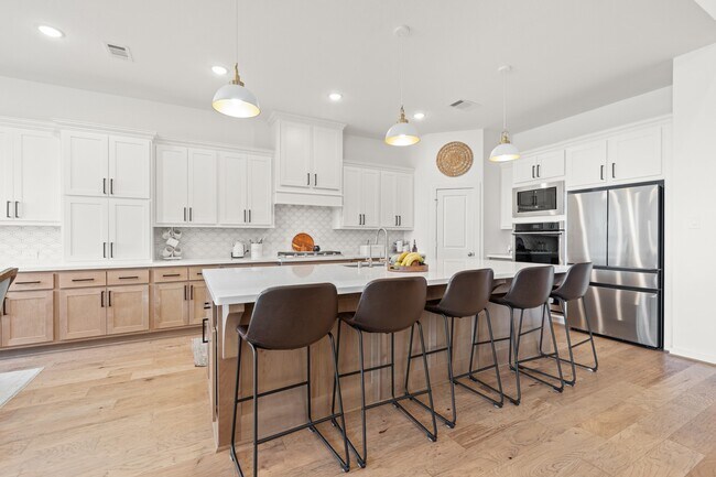 Building Photo - 7615 Blue Finch Ln