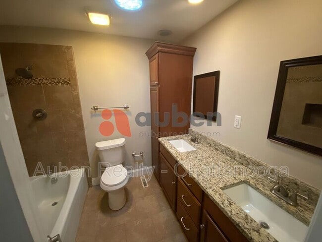 Building Photo - 809 Gloria Ln