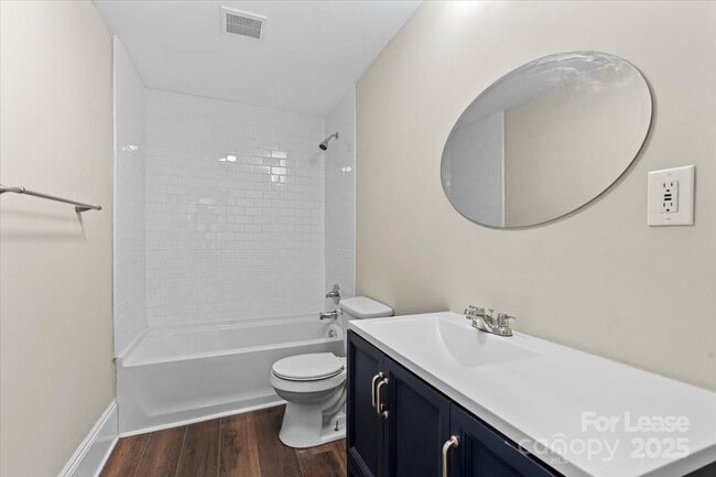 Building Photo - 904 Edgewood Cir