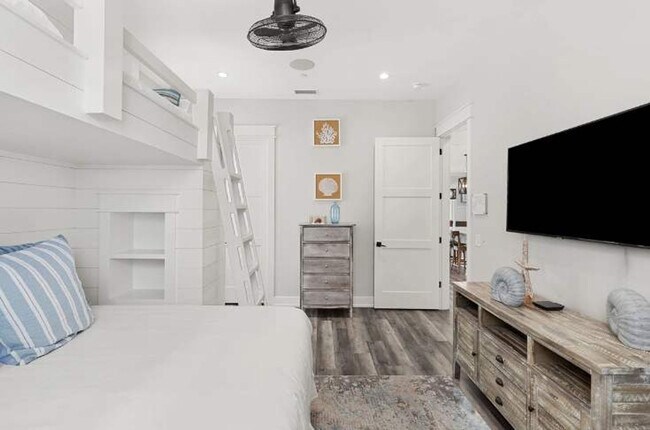 Building Photo - 157 S Arnold Rd