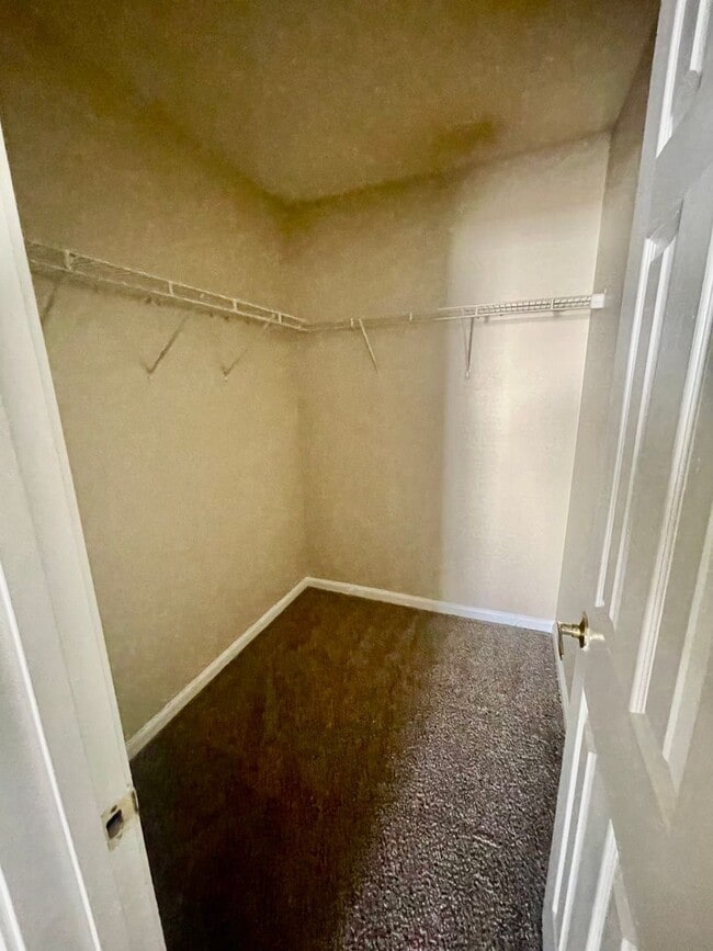 Building Photo - Must see this Adorable 3 bedroom 2 bath 2 garage home . Located in the Reedy Creek Plantation