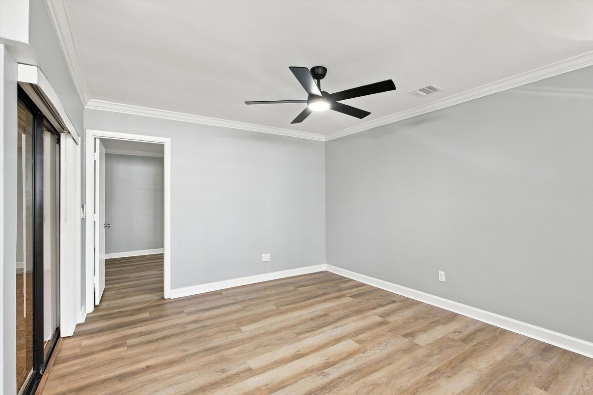 Building Photo - 646 SE 12th Ct