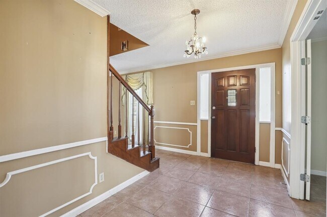 Building Photo - 1003 Suwanee Ln