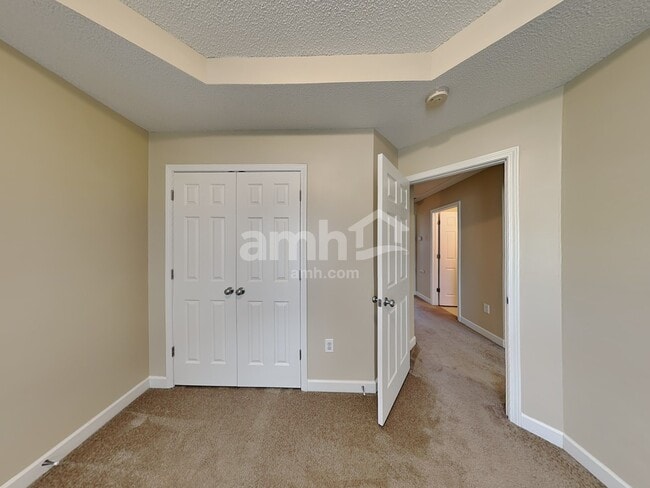 Building Photo - 5935 Eastridge Ct