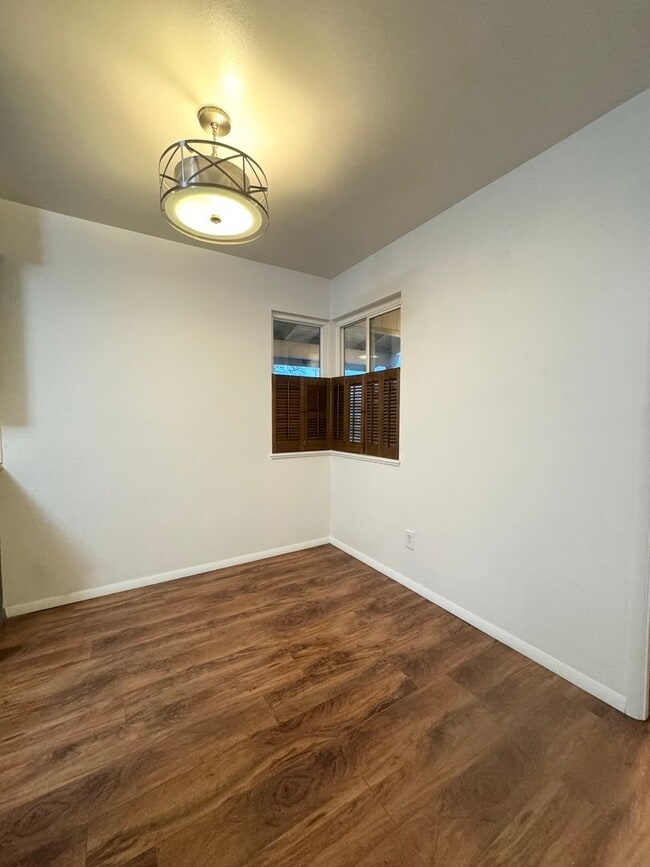 Building Photo - Westside - Close to Shopping