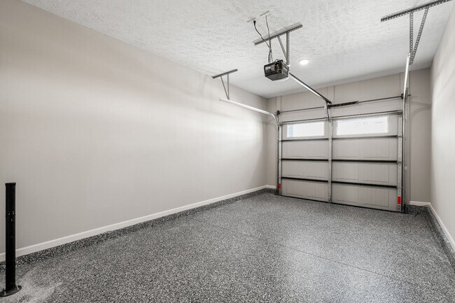 Building Photo - Newly Built 3 Bed 2.5 Bath Townhome in Tullahoma