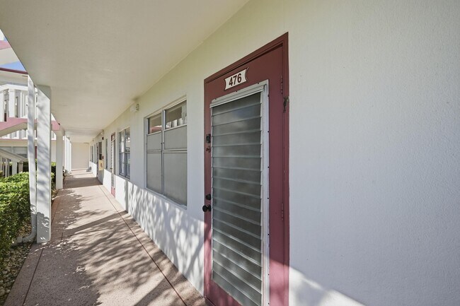 Building Photo - 476 Fanshaw L