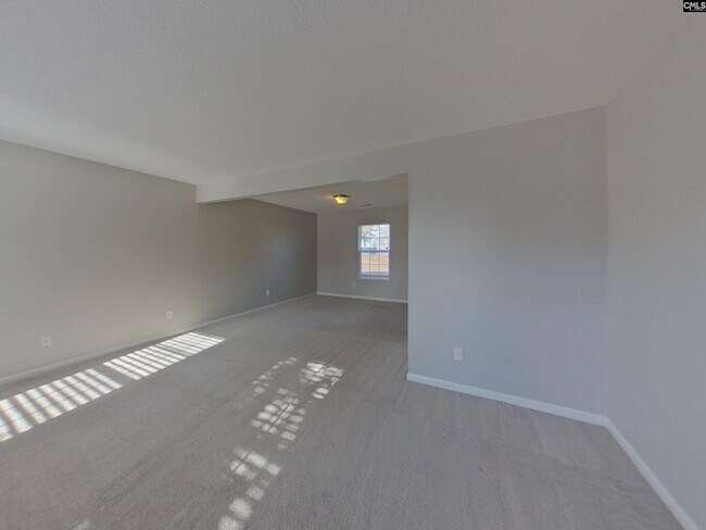 Building Photo - 732 Elderberry Ln