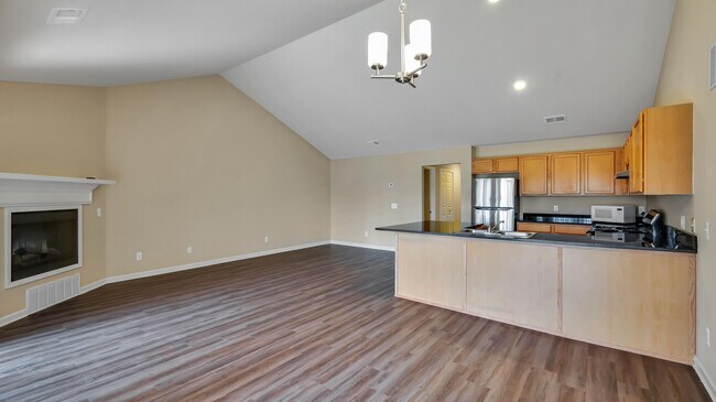 Building Photo - 5593 Stoney Pl N