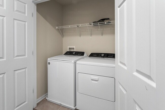 Building Photo - 3 Bedroom / 2.5 Bathroom Townhouse in the Meadows at Oakleaf