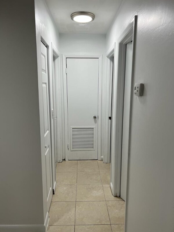 Building Photo - 5007 Eastwood Dr