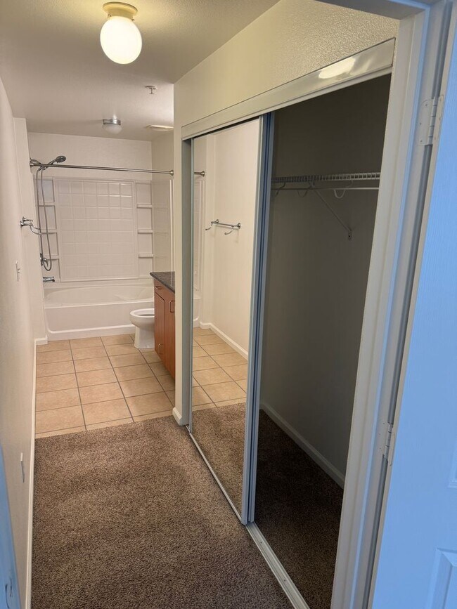 Building Photo - 2 Bed 2 Bath Spacious Condo in the Heart of Downtown San Jose! Tour Today!