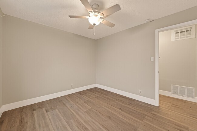 Building Photo - 5833 Southlea St