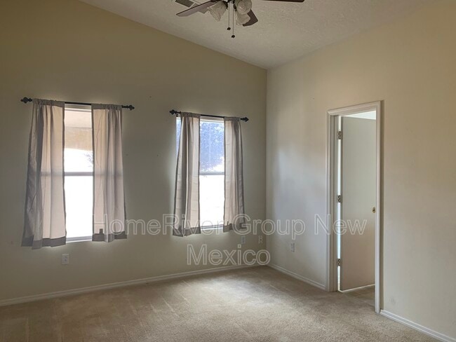 Building Photo - 915 Blackbird Dr SW
