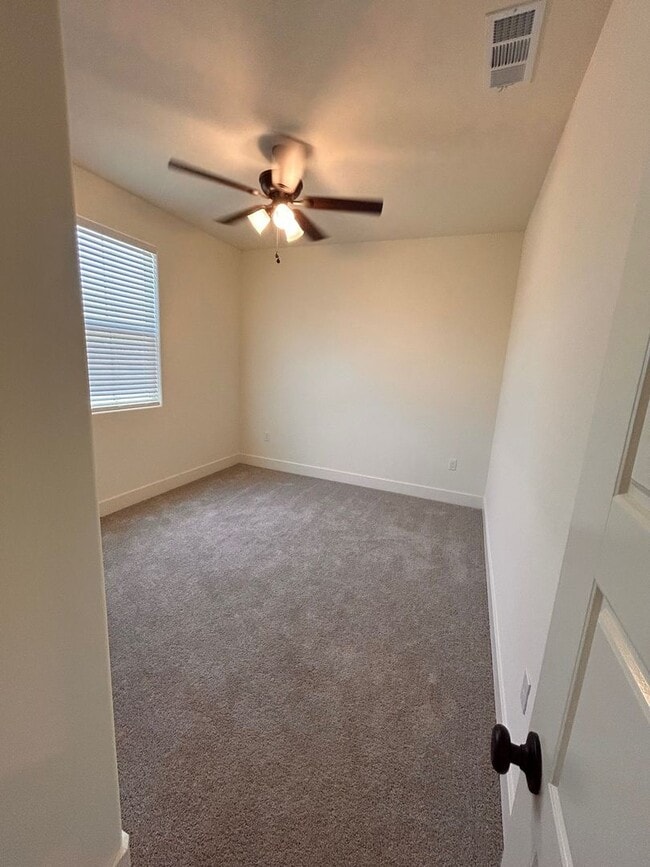 Building Photo - Beautiful Brand New home for rent in Visalia!